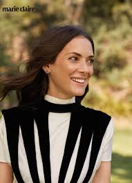 She was the only one who could see beetlejuice and the ghosts that were living there. Winona Ryder Reveals She Was Crying Every Day On The Set Of Stranger Things And Was Bullied At School After Beetlejuice