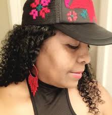 Platano macho asado con leche entera de vaca. Uno de los  "antojitos/postres" comunes de la costa. También el platano macho puede ser  hervido o migado.