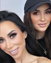 Ashlee Holmes (Jacqueline Laurita's daughter) is one of Rachel Fuda's  makeup artist! Hmmm… I wonder what they talk about 🤔🤭🤭 Ashlee must be  very proud to have worked for a RHONJ housewife;