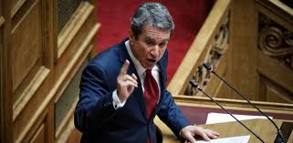 Σπούδασε στην νομική σχολή του απθ, έκανε μεταπτυχιακά και διδακτορικές σπουδές στο απθ και σε ξένα πανεπιστημιακά ιδρύματα. Loberdos Eixa Apofasisei Na Deirw Ton Ale3h Tsipra Kai Na Toy Spasw Th Myth E8nos