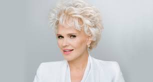 Formed with his father pablo sbs is a publicly traded media company with radio, television and internet properties geared to the growing us hispanic population. La Rubia De America Fue Presentada Por El Senor Raul Alarcon Presidente Y Ejecutivo Principal De Sbs En Una Noche Inolvidable Mega Tv