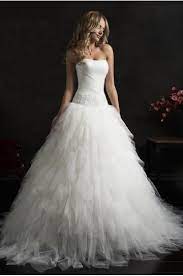 Wenn dein sim ein hochzeitskleid mit weißen handschuhen . tragen soll, mußt du zuerst ein. Ausgefallenes Hochzeitskleid In Allen Stile Hochzeitskleid Hochzeit Kleidung Hochzeit