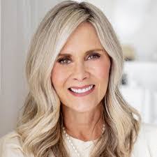 Janet Medley's Instagram, Twitter & Facebook