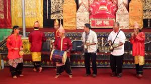 Rabab selain menjadi alat musik juga menjadi kesenian tersendiri. 8 Alat Musik Tradisional Minangkabau Infosumbar