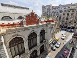 Bulevardul traversează de la nord la sud centrul istoric al bucureștiului pe care îl împarte în două părți aproximativ egale. Hoteles Alojamientos Radstock Viamichelin Hotel