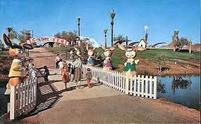 The Famous Bunny Bridge To The Children S Zoo At The Phoenix Zoo Arizona History Old Pictures Maricopa County