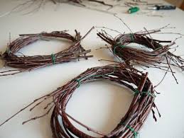 Ein osternest kann aus verschiedenen naturmaterialien hergestellt werden. Basteln Ein Osternest Aus Naturmaterialien Okoleo Umwelt Und Naturschutz Fur Kinder In Hessen