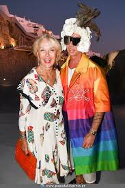 Οπως δεν λείπει ο μάρτης απ' την σαρακοστή, έτσι δεν λείπει και ο λάκης γαβαλάς από τα λαμπερά events. O Lakhs Gabalas Ekane Mia Apo Tis Pio Ekkentrikes Emfaniseis Toy Sthn Mykono Deite Fwtografia Politis Online