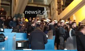 Δέκα άτομα συνελήφθησαν μετά από επεισόδια που σημειώθηκαν στον εξωτερικό χώρο του οακα, ενώ μικροένταση επικράτησε και στις κερκίδες του γηπέδου. Aek Paok Epeisodia Sto Oaka Meta To Mats Videos