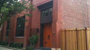 Kelly's filthy house of horrors has been exposed by officials in chicago who inspected it last week. See Inside R Kelly S Infamous Former Home Where Allegations Of Abuse Took Place Bonus Video At End Of Story Lifedaily