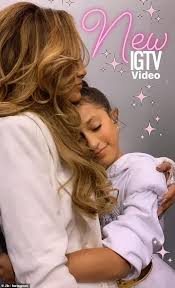 Max and emme were both dressed adorably by their fashionista. Jennifer Lopez Macht Ergreifende Kommentar Uber Die Kinder Von Zuwanderern Die In Kafigen Wie Sie Sich Mit Tochter Aktuelle Boulevard Nachrichten Und Fotogalerien Zu Stars Sternchen