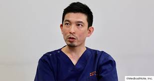 大動脈弁が一旦狭窄すると、元に戻らず、軽症、中等症、重症、超重症へと進行していきます。 軽症、中等症のうち、薬で症状を緩和し経過観察を行う「保存的治療」がなされますが、重症以上まで進行した場合、弁膜症チームに 〈 大動脈弁狭窄症・taviに関する医療従事者向け情報はこちら 〉. å¤§å‹•è„ˆå¼ç‹­çª„ç—‡ã«å¯¾ã™ã‚‹æ¤œæŸ» æ²»ç™‚ã®æ–¹é‡ã¨é¸æŠžè‚¢ã«ã¤ã„ã¦ ãƒ¡ãƒ‡ã‚£ã‚«ãƒ«ãƒŽãƒ¼ãƒˆ
