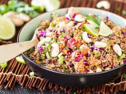 Thai Quinoa Salat Mit Erdnuss Ingwer Dressing Rezept Quinoa Salat Rezepte Rotkohlsalat