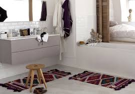 Decoration salle salle de bain design décoration salle de bain salle de bains taupe rangement salle de bain déco toilettes carrelage galet ils peuvent vraiment changer la donne côté déco. 15 Idees Pour Relooker Sa Salle De Bains Sans Se Ruiner Elle Decoration