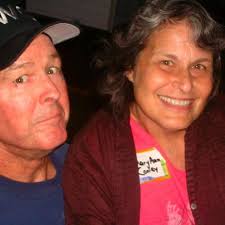 Thousands mourn coach