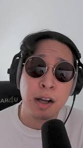 Ella Blixt playing at the annual women's dog sled race. We try our best to  include unique venues 🙂 She also plays tonight at Taseralik at 20:30