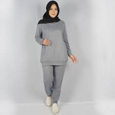 Bagi wanita muslimah khususnya yang aktif dalam berolahraga, baju olahraga menjadi item wajib 100% yang harus dimiliki. Aisye Aleena Sport Setelan Baju Senam Muslim Wanita Terbaru Agustus 2021 Harga Murah Kualitas Terjamin Blibli