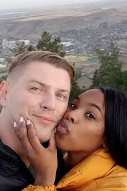 Věděli jste, že Katie Holmes má tři sestry? To jsou ony! Přišly ji podpořit  na Broadway