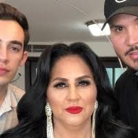 Maquillista sinaloense le cambia el look a su empleada doméstica