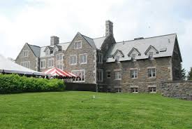 Price Isn T Right Mansion Owners Say Bids Too Low Mansions House Styles Waterville