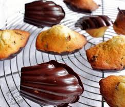 Recette Madeleines A La Coque En Chocolat Comme Celles De Maman Recette Madeleine Madeleine Chocolat Recette Madeleine Chocolat