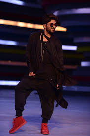 Seeti maar ke bulono hatt jaa singer`s : Allu Arjun Fc On Twitter One More Unseen Still Of Alluarjun From Seeti Maar Song Seeti Maar Seeti Maar 3yearsfordjsensation