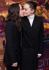 Emma met her husband elliot on instagram in march 2017. Ellen Page And Emma Portner Share A Kiss On The Red Carpet People Com