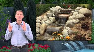 Vous créez une bute sur le flanc de laquelle vous dessinez votre cascade et vous habillez l'ensemble comme un jardin de rocailles. Cascade Pierre Naturelle Exterieur Et Jardin Youtube