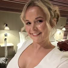 I've had so many new connections lately so I thought I would reintroduce  myself 😊❤️