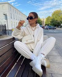 Далее в нашей статье мы раскроем все свежие. Sportivnyj Stil V Odezhde 2021 2022 Trendovaya Foto Podborka Stilnyh Sportivnyh Lukov Modnye Stili Sportivnyj Stil Stil