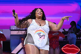 Users Say Singer Lizzo Looks 'So Skinny,' Like a 'Different Person' — Her  Pics Before & After Drastic Weight Loss