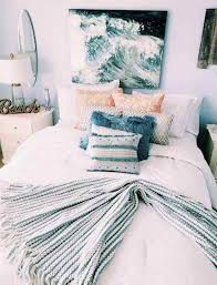 The Beach Themed Dorm Room Ideas That Give Major Cali Vibes Dorm Room Decor Summer Bedroom Decor Bedroom Themes