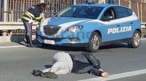 Nello scontro, avvenuto intorno alle ore 13, è morta un'intera famiglia originaria di agli automobilisti che da roma si dirigono verso napoli, si consiglia di uscire a ceprano e tramite la ss6 casilina rientrare in autostrada a pontecorvo. Incidente Autostrada A1 Roma Napoli Oggi