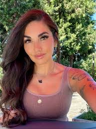 Kristi Bates's Instagram, Twitter & Facebook