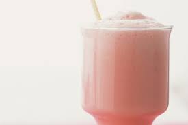 Enjoy Nuts And Berries In One Creamy Drink Recipe Mixed Drinks Cocktails Creamy Cocktails Mixed Drinks Recipes