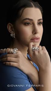 🎀 𝗙𝗶𝗼𝗰𝗰𝗵𝗶 𝗗𝗼𝗽𝗽𝗶𝗼 𝗡𝗼𝗱𝗼, The final expression of the  Fiocchi collection, created to celebrate 𝟰𝟬 𝘆𝗲𝗮𝗿𝘀 𝗼𝗳  𝗚𝗶𝗼𝘃𝗮𝗻𝗻𝗶 𝗙𝗲𝗿𝗿𝗮𝗿𝗶𝘀., Gold and diamonds intertwine in pure,  essential forms — a double knot ...