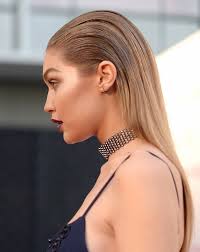 20 Holiday Party Hairstyles To Copy This Season Slicked Back And Straight Gigi Hadid 2016 Sleek Back Hair Sleek Hairstyles Slick Hairstyles