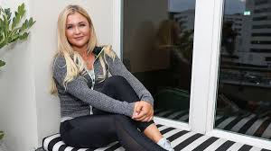 This is the place for good quality photos, gifs and videos of attractive fit women, including athletes, fitness models, dancers, figure and physique competitors, etc., who have natural breasts. Sophia Thiel Ist Zuruck So Sieht Sie Aktuell Aus