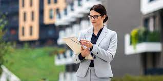 Real estate agent holding a sold sign. How To Find A Reliable Real Estate Agent In Oakville Thenationroar