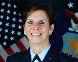 Chi è Lori Robinson, la prima donna ai vertici della difesa in America