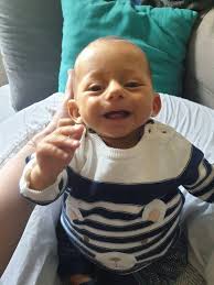 Décès de Paul, 6 mois : les parents, médecins, accusent les hôpitaux de  Paris