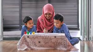 Oleh itu, di sisi islam, menuntut ilmu adalah amalan fardhu dan mulia bagi setiap muslim dan muslimah. Kewajiban Menuntut Ilmu Dalam Islam Yang Bisa Diajarkan Ke Anak