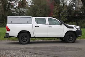 Although gear ratios aren't much different in the gearbox, diff ratios are different between auto and manual. Toyota Umbauten Hurter Offroad Media