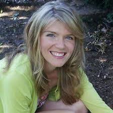 Liz Kahn's Instagram, Twitter & Facebook