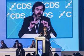 João almeida anunciou esta manhã, através da sua página de facebook, que é candidato à liderança do cds, avança o notícias ao minuto. Joao Almeida E Candidato A Lideranca Do Cds Cds Pp Publico