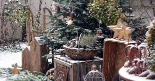 Schneezauber Im Innenhof Mit Bildern Weihnachtsdekoration Deko Garten Weihnachten Winterdekorationen