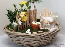 Minigarten Fruhlingshaftes Geldgeschenk Zum Runden Geburtstag Tischlein Deck Dich Valentinstag Dekoration Mini Garten Korb Tisch