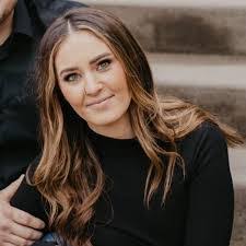 Lauren Dobson's Instagram, Twitter & Facebook