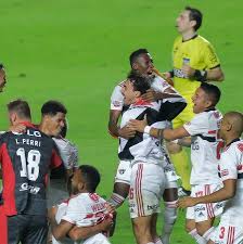 Do 5º ao 8º colocados, é realizado um playoff para definir o campeão paulista do interior, sendo que deste torneio não podem fazer parte (por força do regulamento) os times da cidade de são paulo, como corinthians, palmeiras, portuguesa e são paulo, além do santos, que é uma equipe do litoral. Sao Paulo 2 X 0 Palmeiras Veja Os Gols Da Final Do Campeonato Paulista 23 05 2021 Uol Esporte