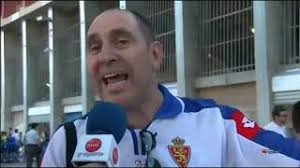 Aficionado del Real Zaragoza llamando "cuello raso" al futbolista Ángel